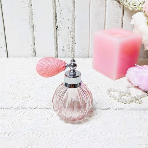 Parfumeuse style vintage en verre rose